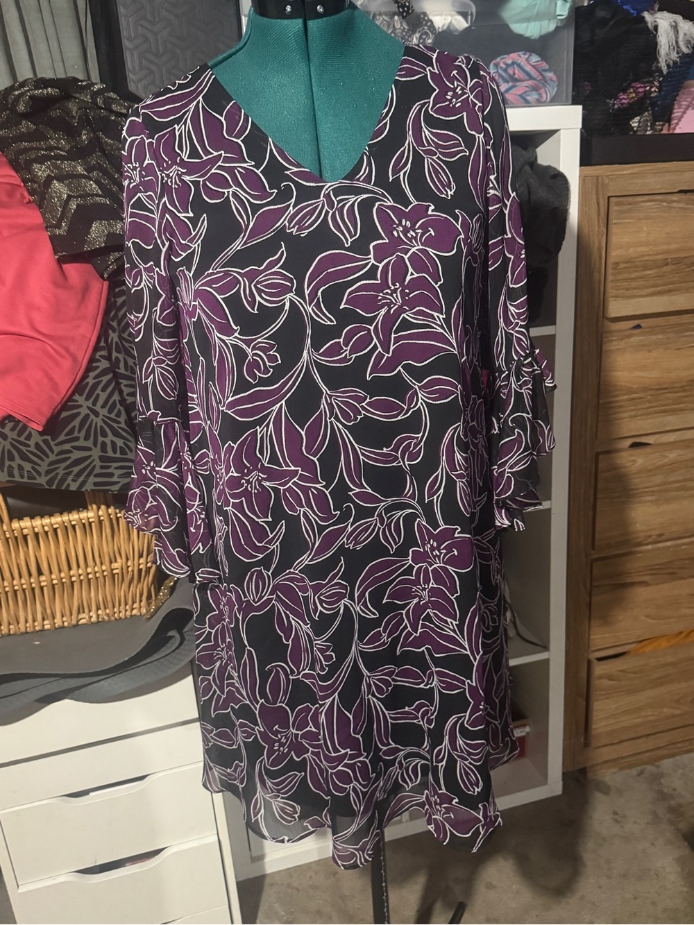 Calvin Klein Purple Floral V‑Neck Long Sleeve Shift Dress